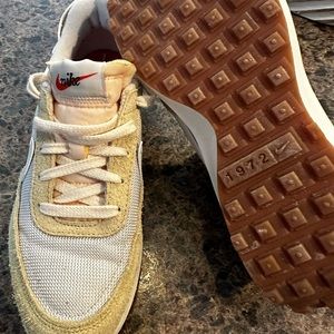 Nike waffle like new barely worn outgrew